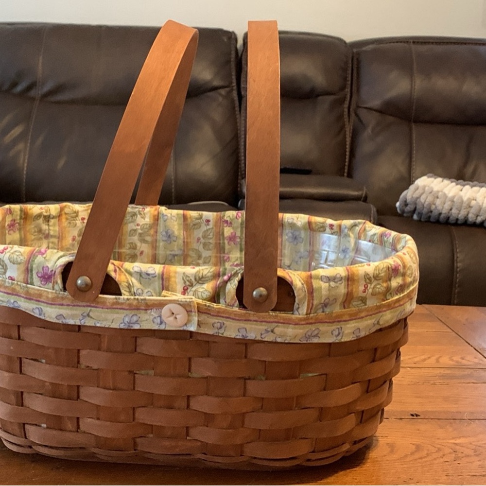 Longaberger Large Oval Basket w/fabric & plastic liner